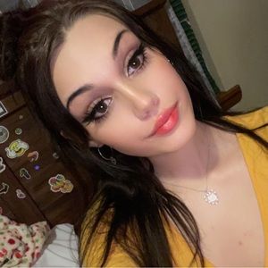 Meet your Posher, Caitlyn